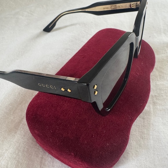 Gucci Black Sunglasses - Picture 2 of 4